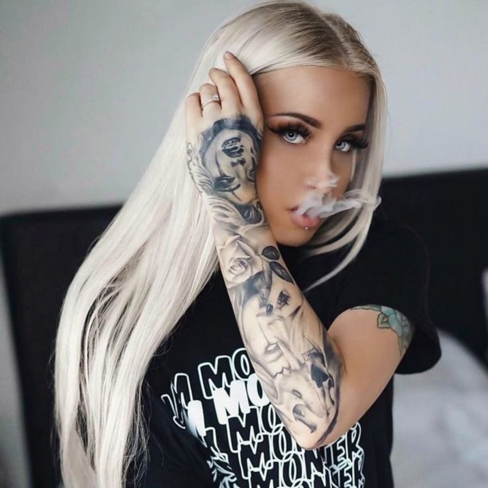- 💫22” BLONDE OMBRÉ  STRAIGHT LACE FRONT WIG *NEW*
